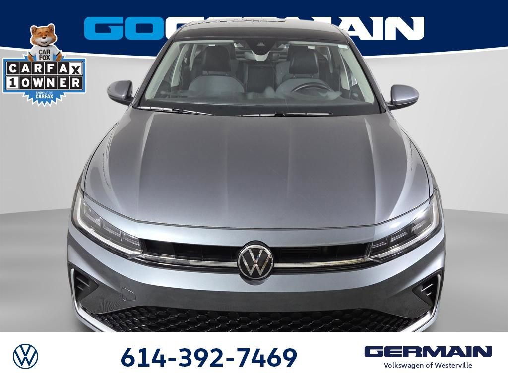 Certified 2025 Volkswagen Jetta SE w/ Sunroof Package FWD image 3