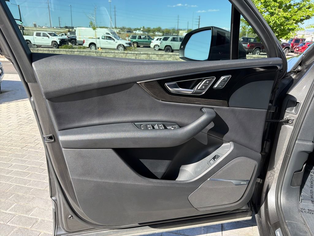 Used 2019 Audi Q7 3.0T Premium Plus w/ Premium Plus Package AWD/4WD image 10