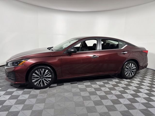 Used 2024 Nissan Altima 2.5 SV FWD image 3