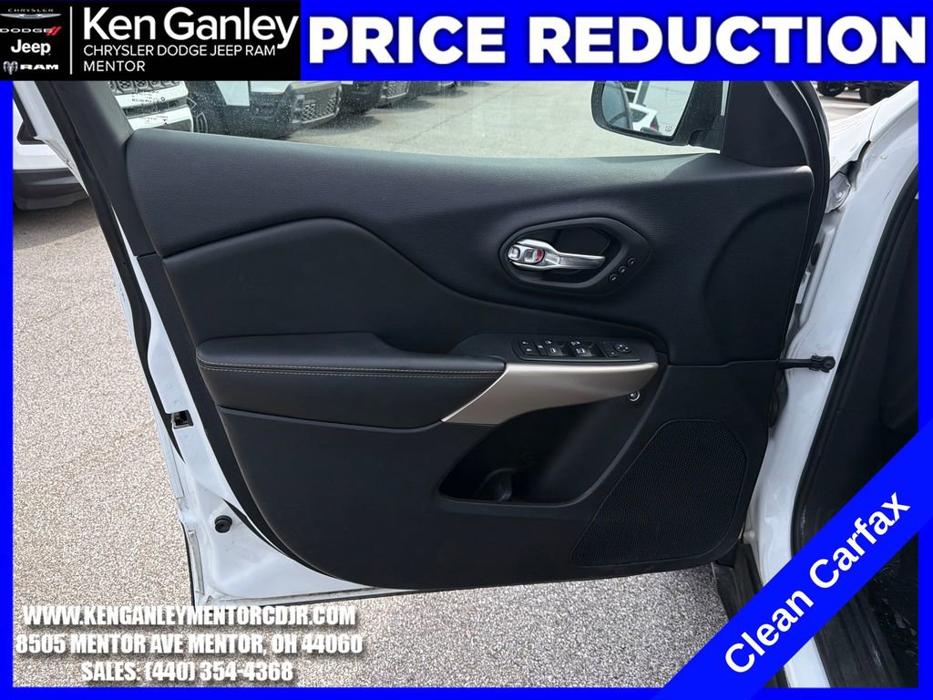 Used 2017 Jeep Cherokee Limited w/ Luxury Group AWD/4WD image 10