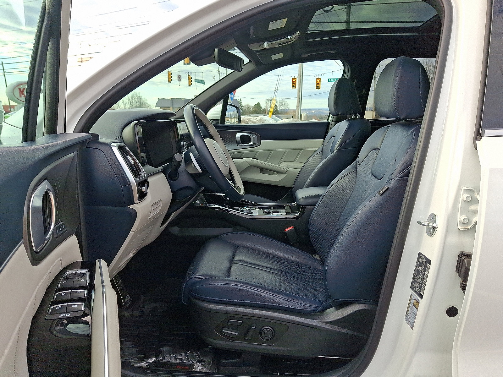 Used 2023 Kia Sorento SX Prestige image 14