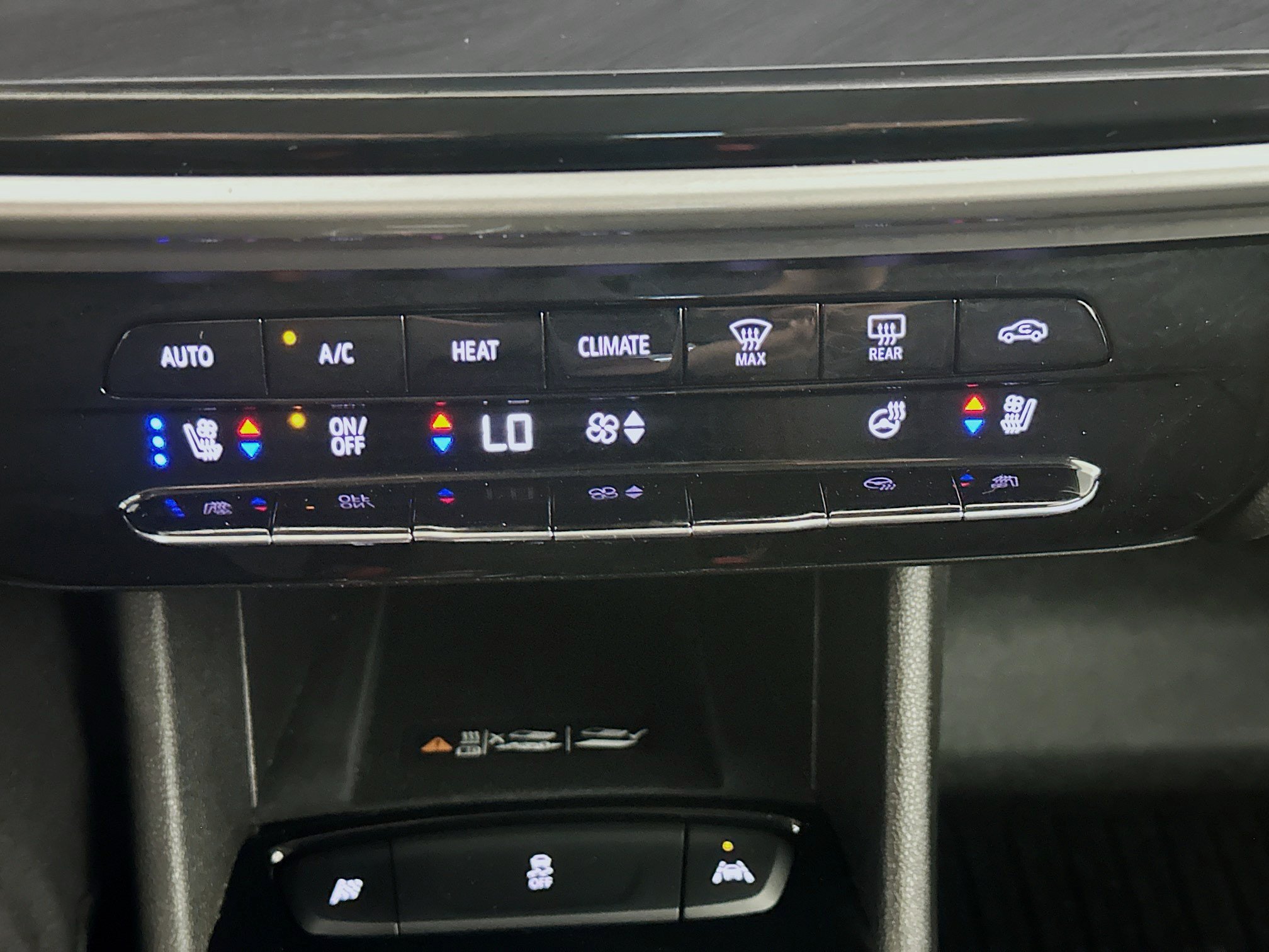 Used 2023 Chevrolet Bolt EUV LT w/ Convenience Package FWD image 24