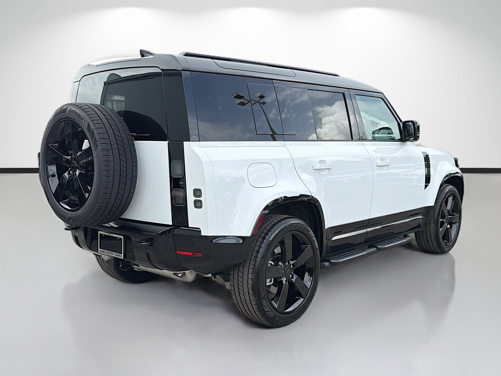 New 2026 Land Rover Defender 110 X-Dynamic SE AWD/4WD image 5