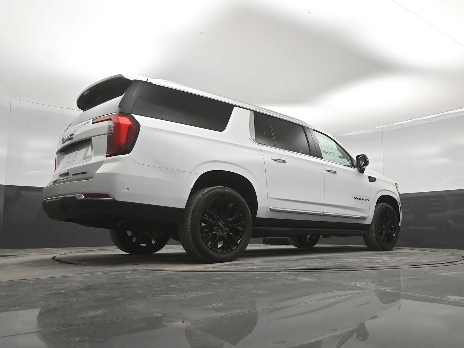 New 2026 GMC Yukon XL Elevation w/ LPO, Elevation Black Package AWD/4WD image 37