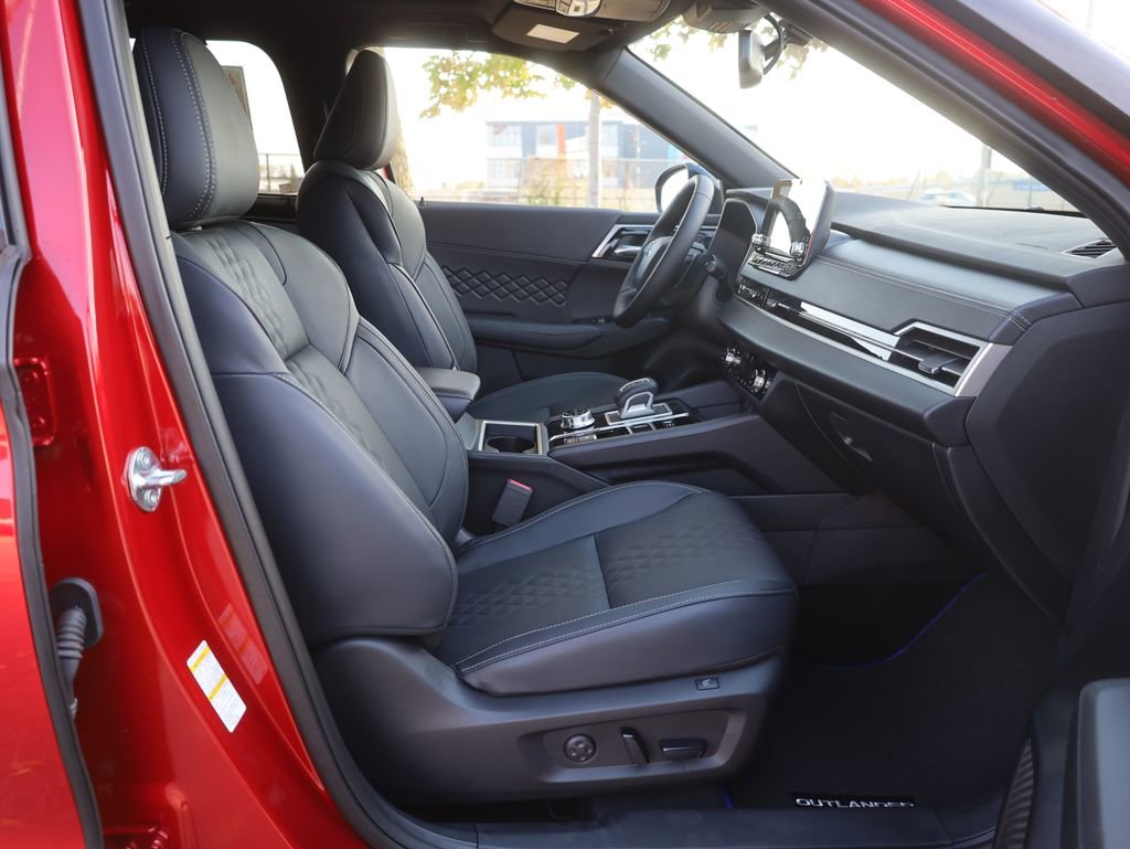 New 2025 Mitsubishi Outlander SEL Black Edition image 13
