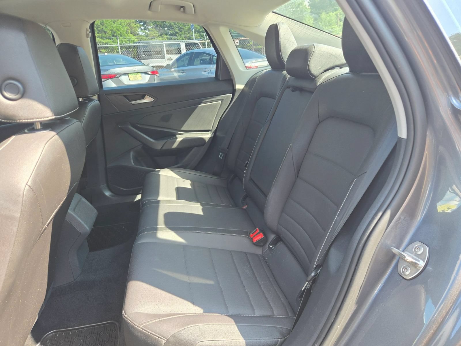 Used 2023 Volkswagen Jetta SE w/ Panoramic Sunroof Package FWD image 10