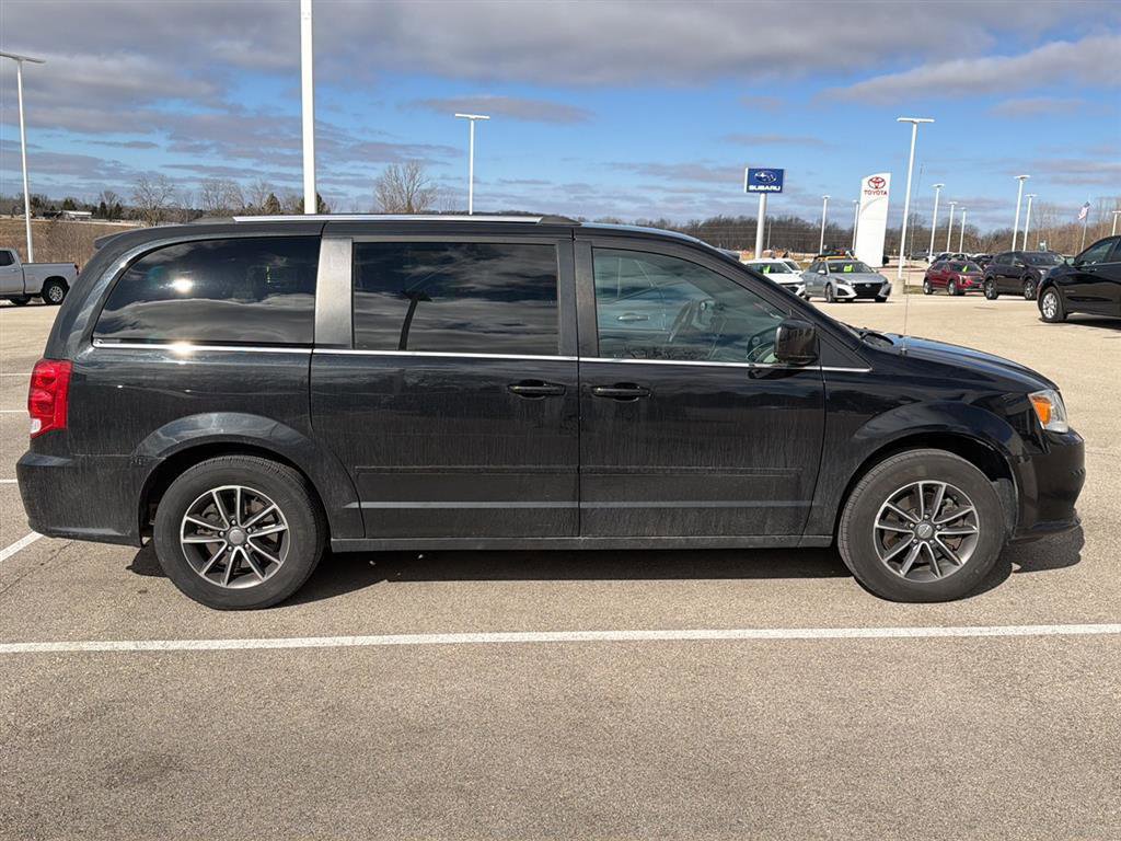 Used 2017 Dodge Grand Caravan SXT image 15