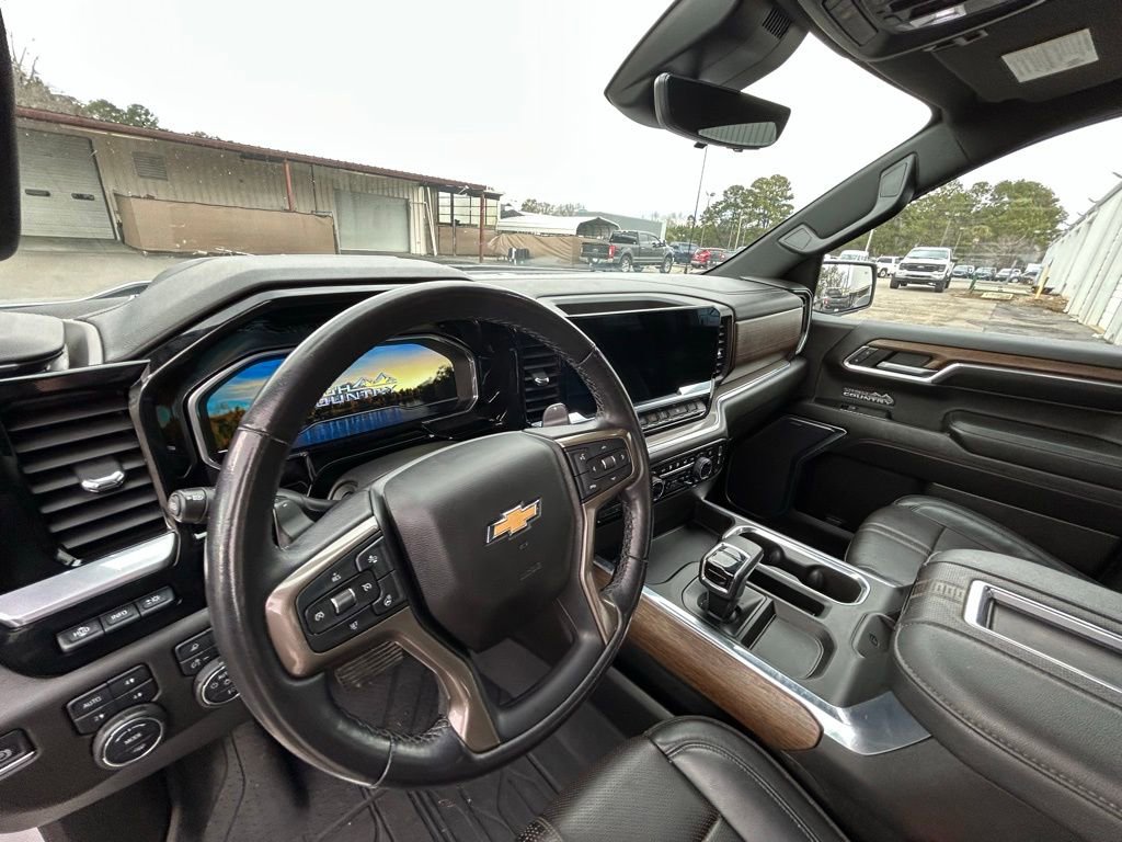 Used 2022 Chevrolet Silverado 1500 High Country w/ High Country Premium Package image 2