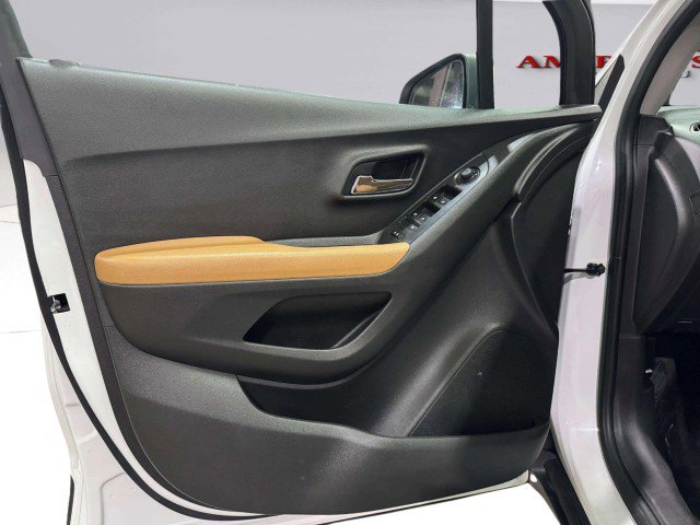 Used 2020 Chevrolet Trax LT w/ LT Convenience Package image 41