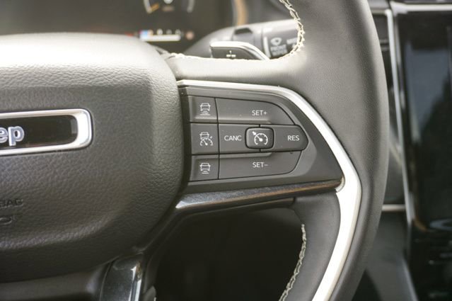 Used 2023 Jeep Grand Cherokee Altitude image 22