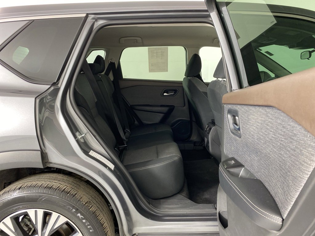 Used 2023 Nissan Rogue S image 34