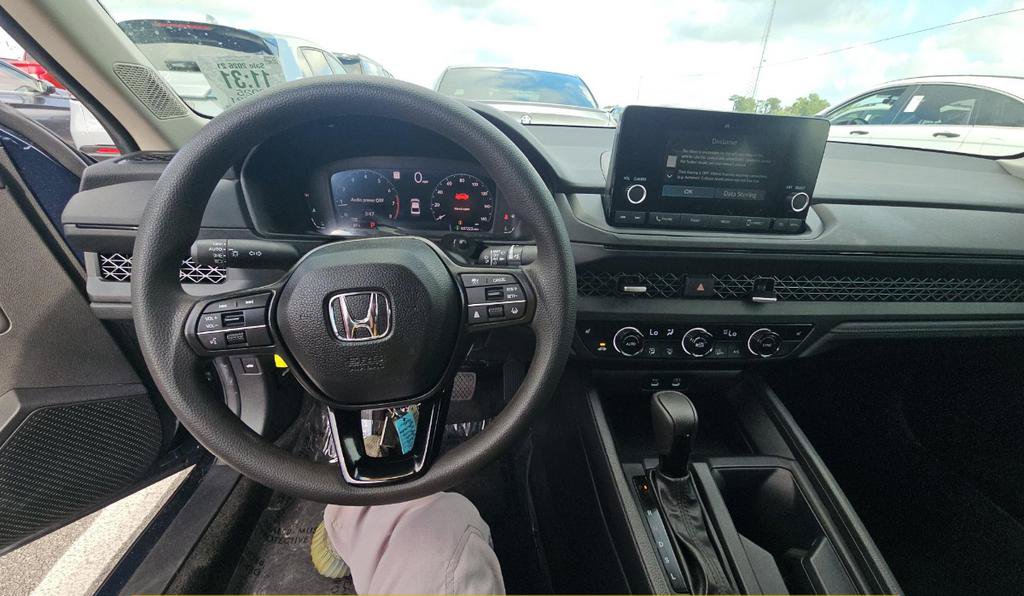Used 2025 Honda Accord SE image 11