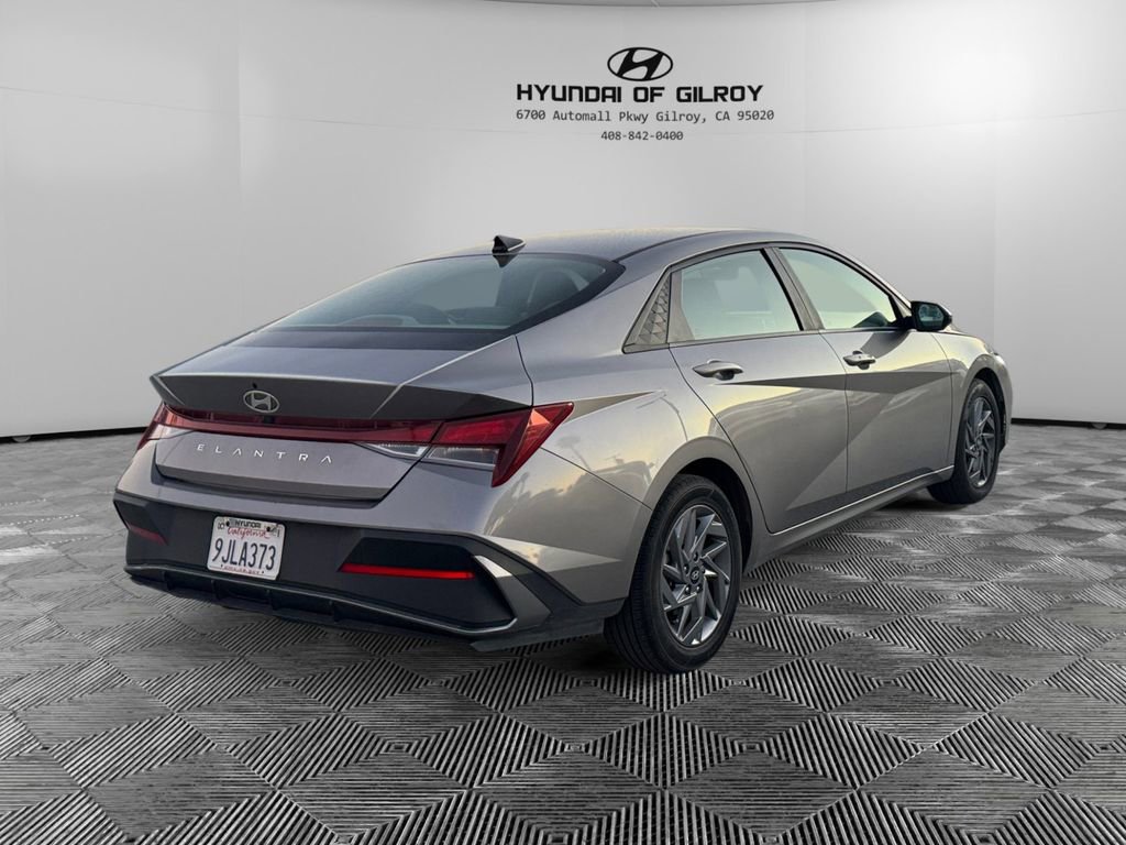 Used 2024 Hyundai Elantra SEL image 5