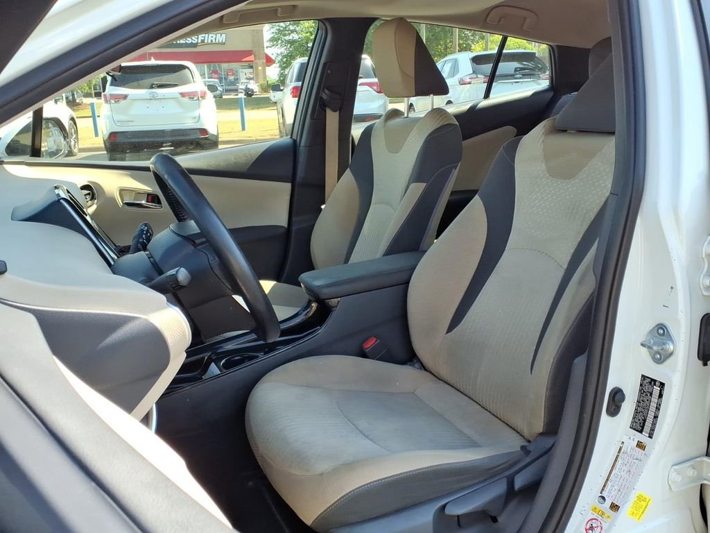 Used 2017 Toyota Prius Three w/ Advanced Technology Package FWD image 4