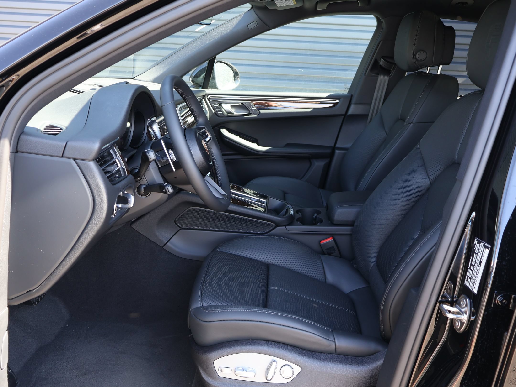 New 2026 Porsche Macan AWD/4WD image 5
