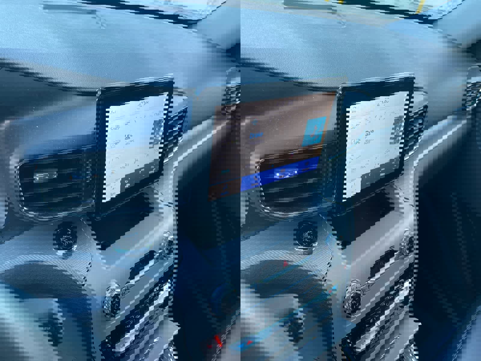 Certified 2023 Ford Explorer XLT w/ Equipment Group 202A image 15