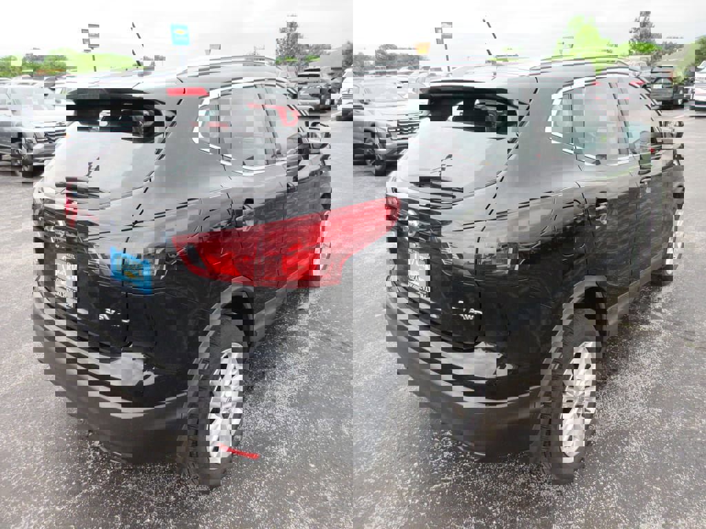 Used 2017 Nissan Rogue Sport SV AWD/4WD image 5