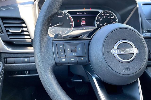 Used 2023 Nissan Rogue SV FWD image 11