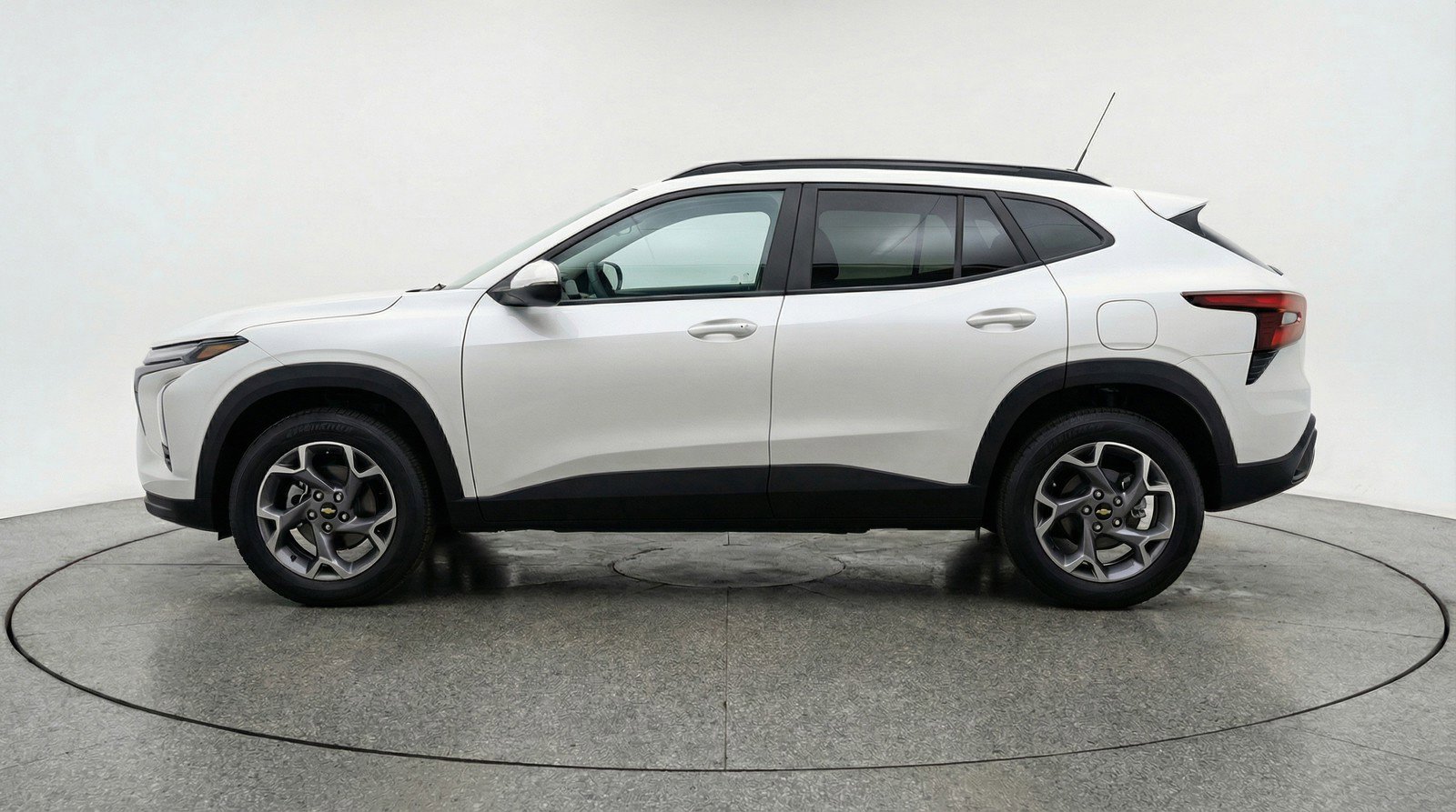 Used 2025 Chevrolet Trax LT w/ LT Convenience Package image 5