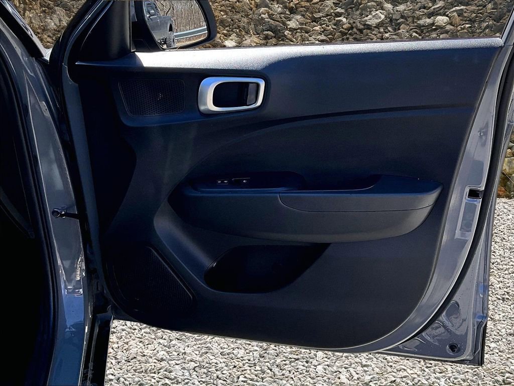 Used 2020 Hyundai Venue SEL image 21