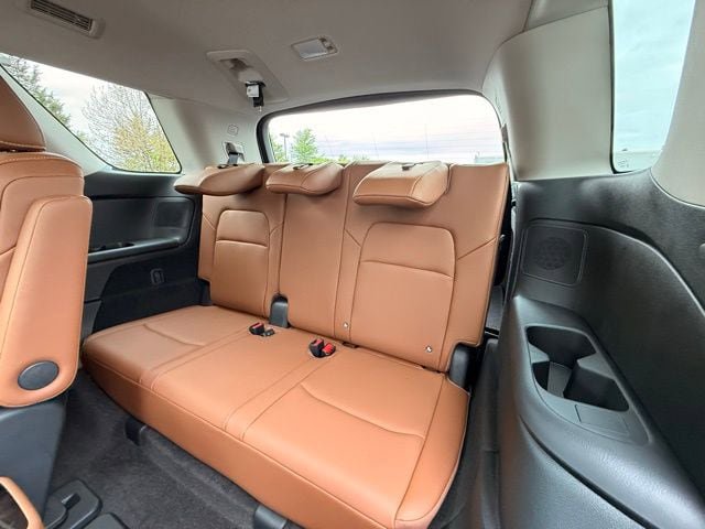 New 2026 Nissan Pathfinder Platinum AWD/4WD image 16