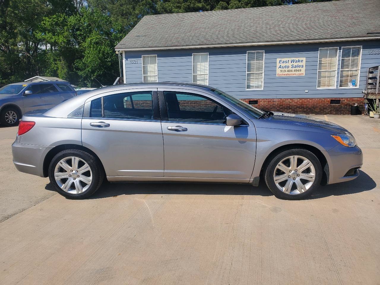 Used 2013 Chrysler 200 LX FWD image 4