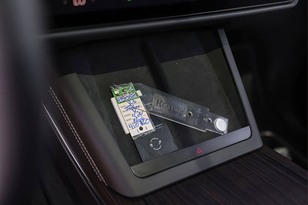 Used 2023 Tesla Model X image 19