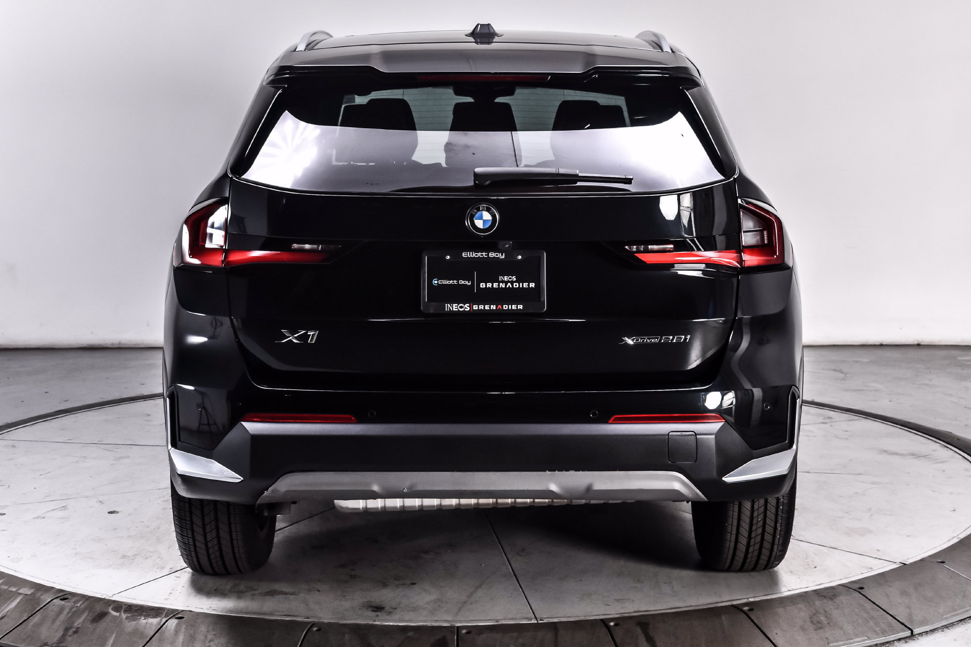 Used 2023 BMW X1 xDrive28i w/ Convenience Package AWD/4WD image 4