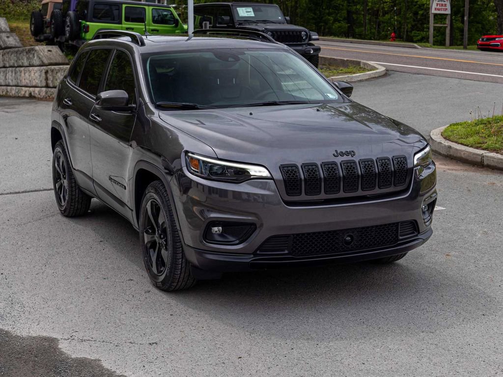 Used 2021 Jeep Cherokee Latitude Plus w/ Sun & Sound Group AWD/4WD image 3