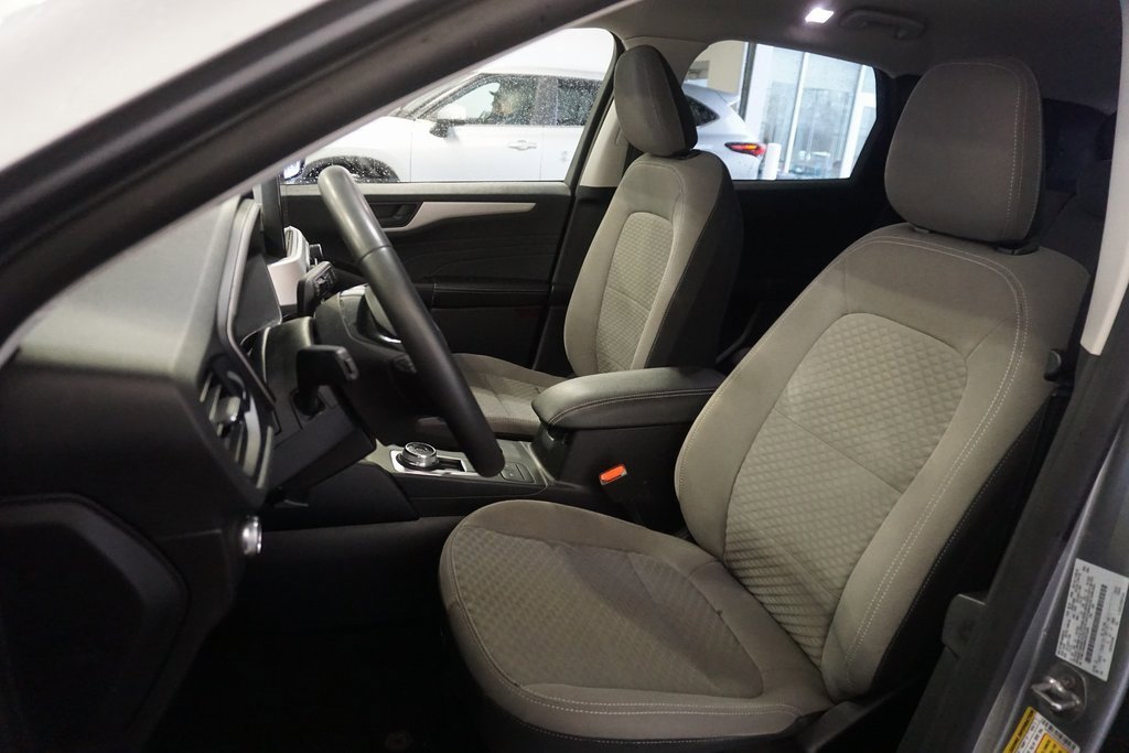 Used 2022 Ford Escape SE w/ Cold Weather Package image 19