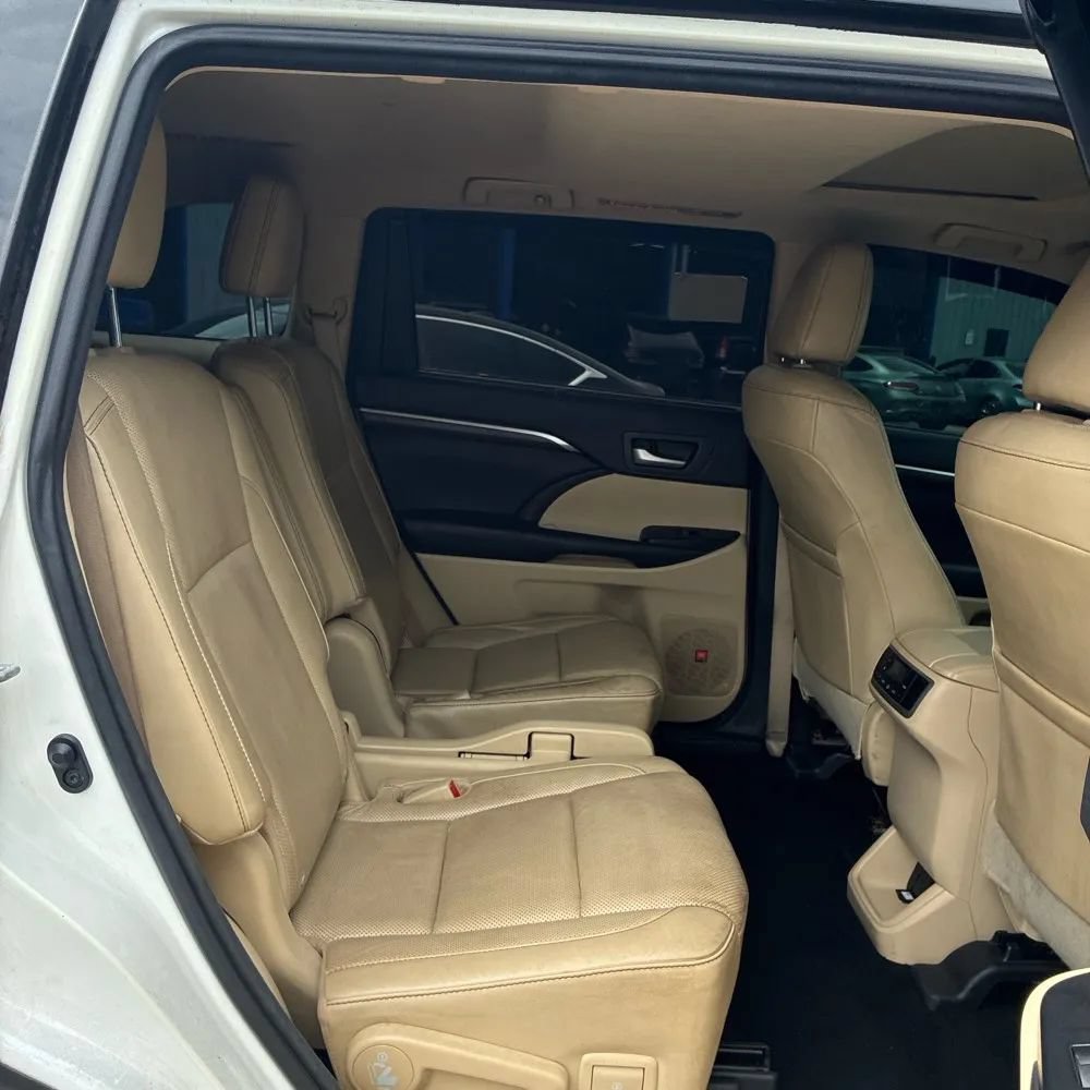 Used 2016 Toyota Highlander Limited w/ Driver Technology Package FWD image 7
