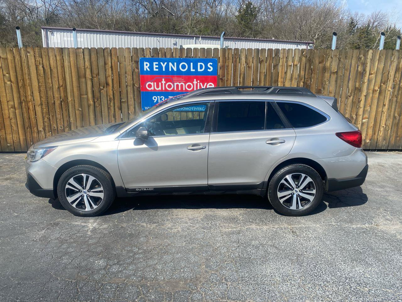 Used 2019 Subaru Outback 3.6R Limited AWD/4WD image 6