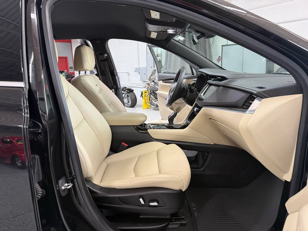 Used 2018 Cadillac XT5 AWD image 17