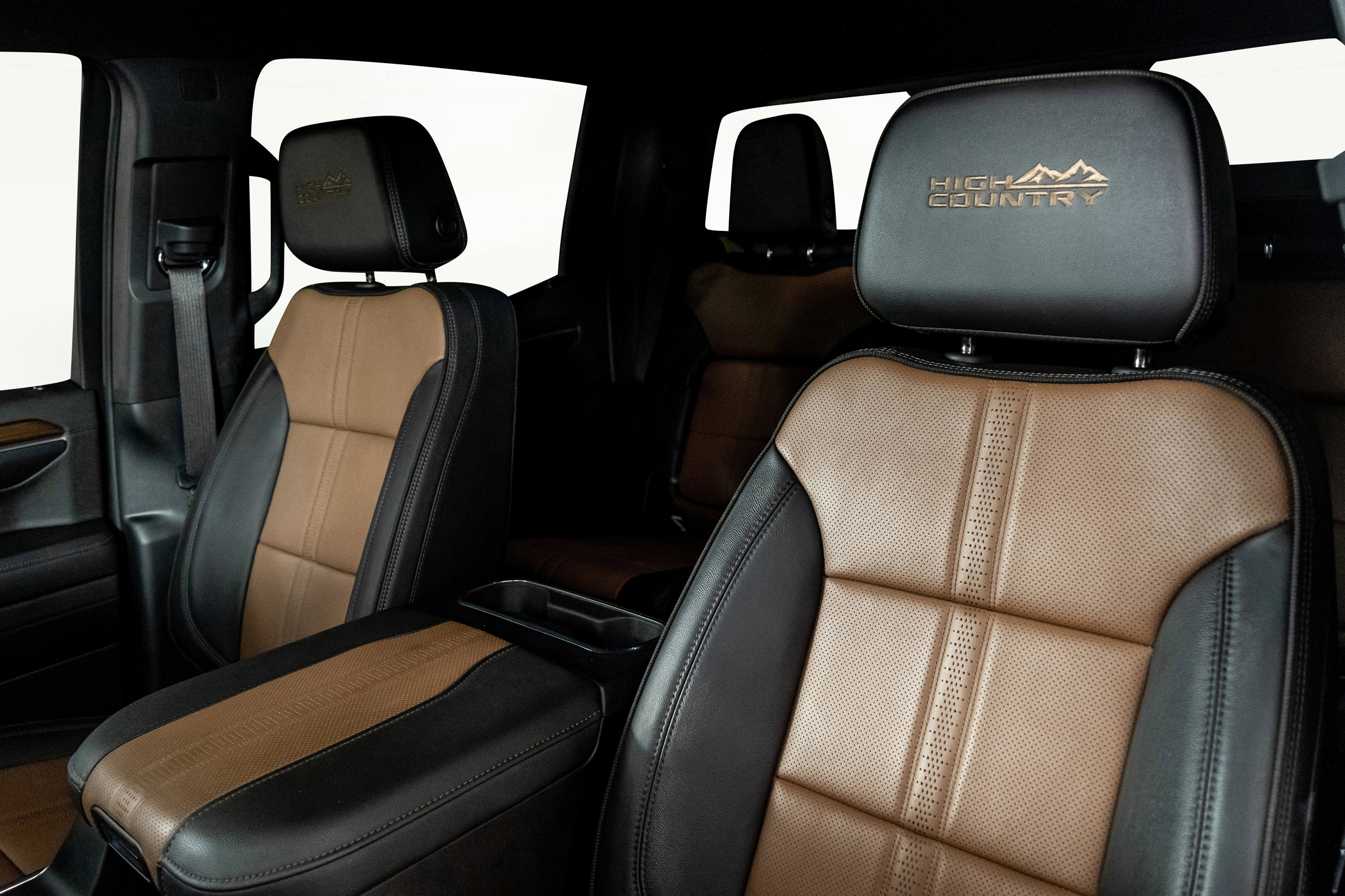 Used 2023 Chevrolet Silverado 1500 High Country w/ Technology Package image 3