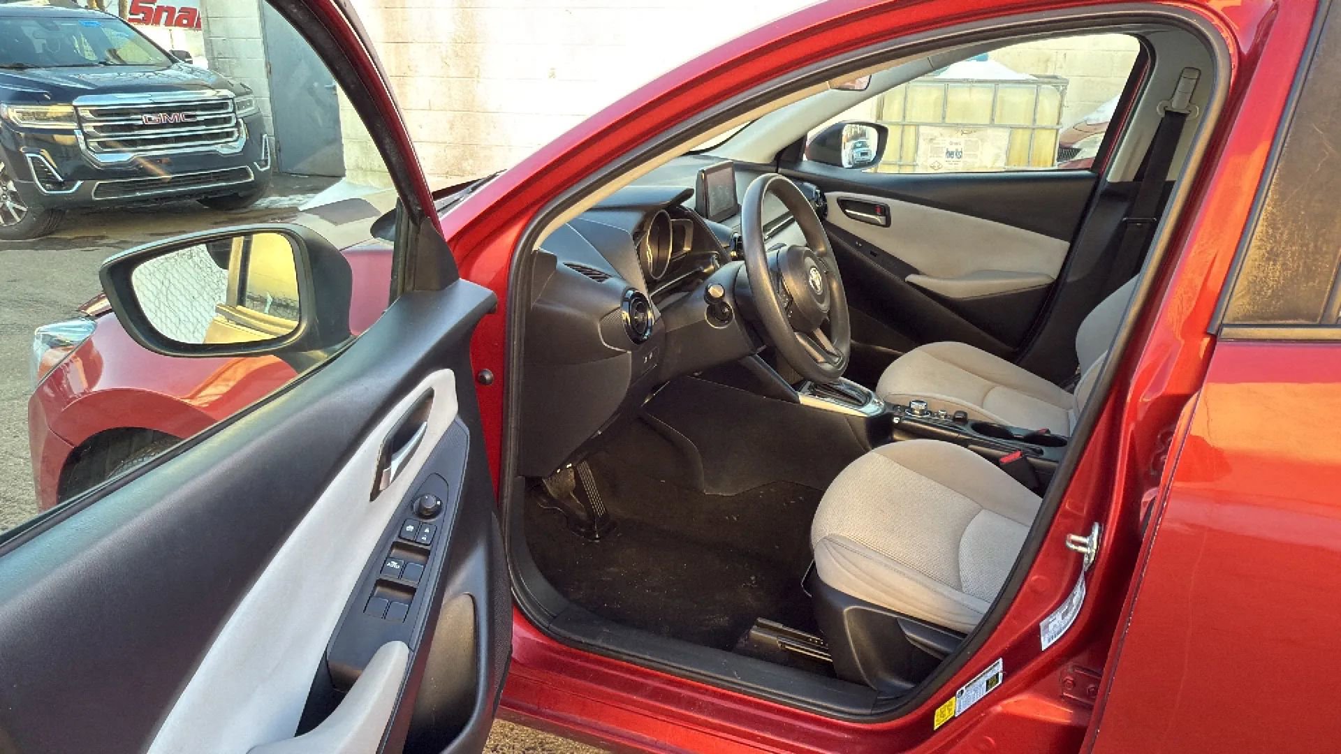 Used 2019 Toyota Yaris L FWD image 23