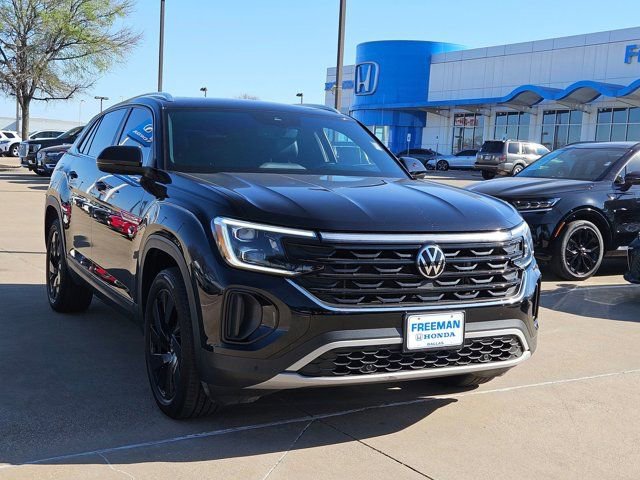 Used 2024 Volkswagen Atlas Cross Sport SE AWD/4WD image 3