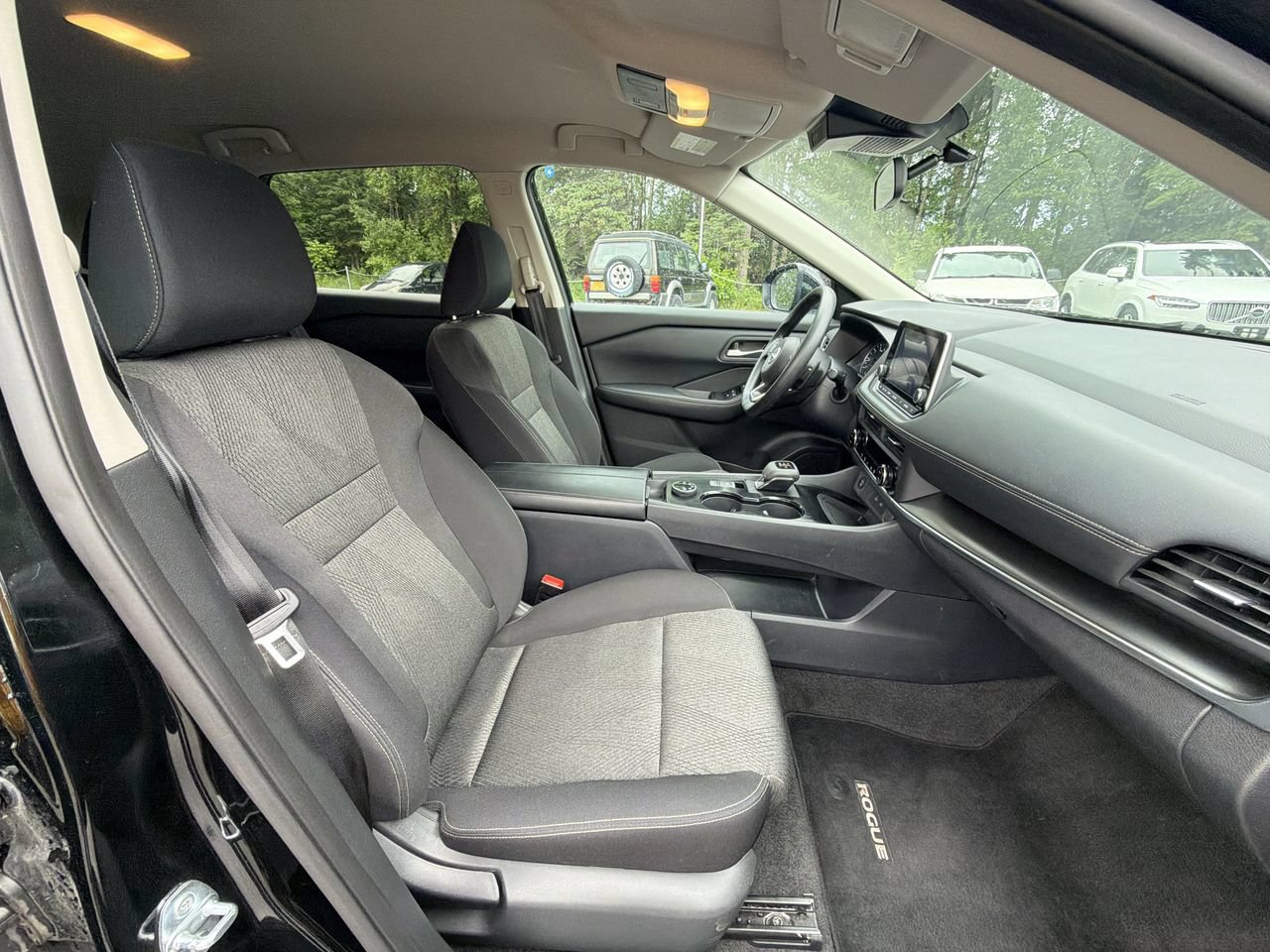 Used 2024 Nissan Rogue SV AWD/4WD image 19