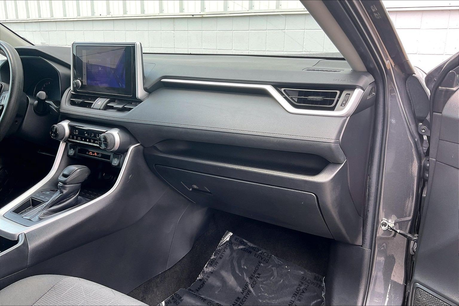 Used 2024 Toyota RAV4 XLE FWD image 21