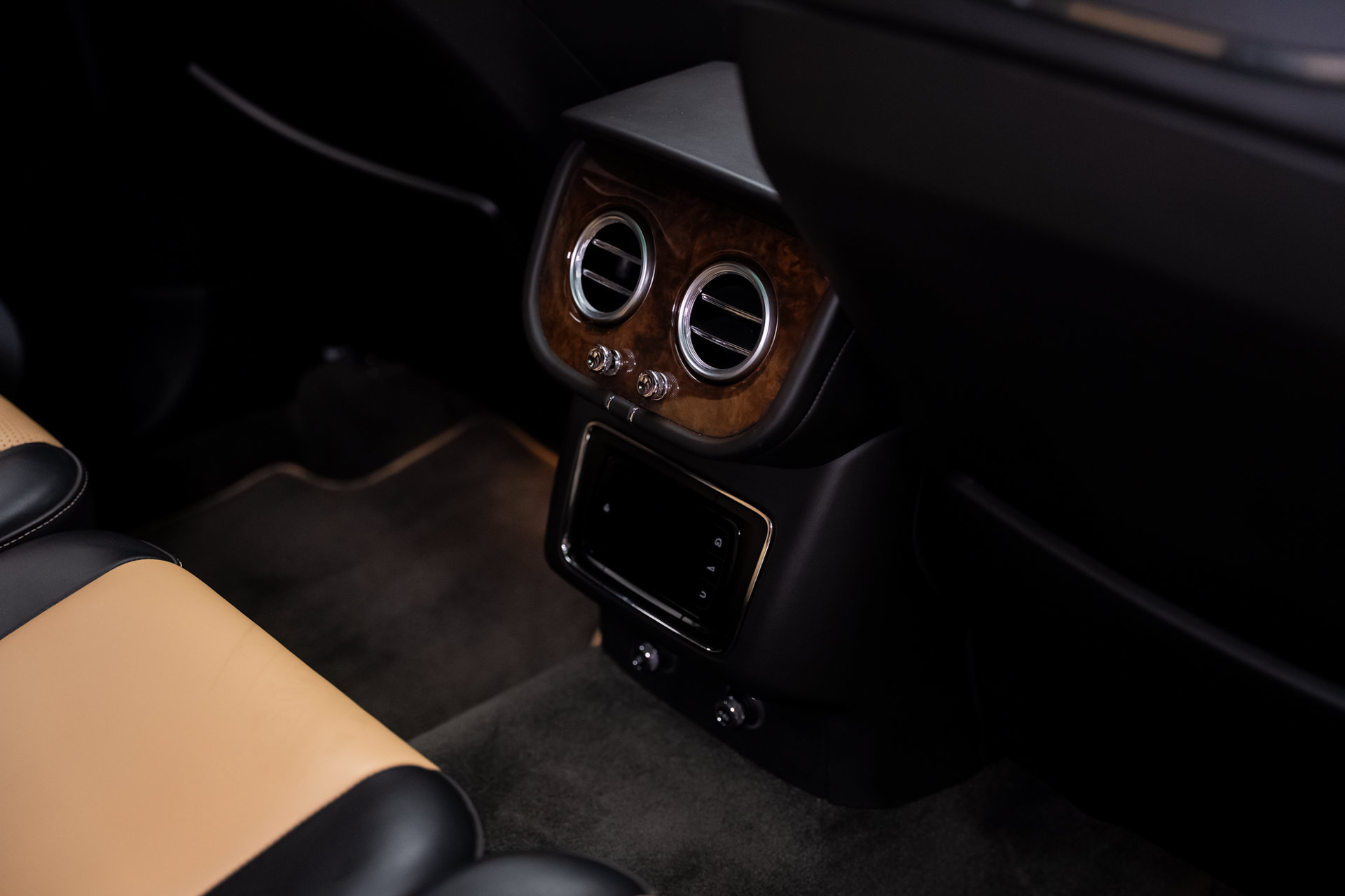 Used 2018 Bentley Bentayga AWD/4WD image 71