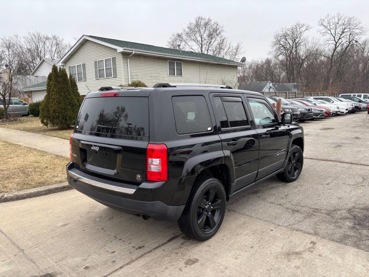 Used 2013 Jeep Patriot Latitude w/ Altitude Pkg image 18