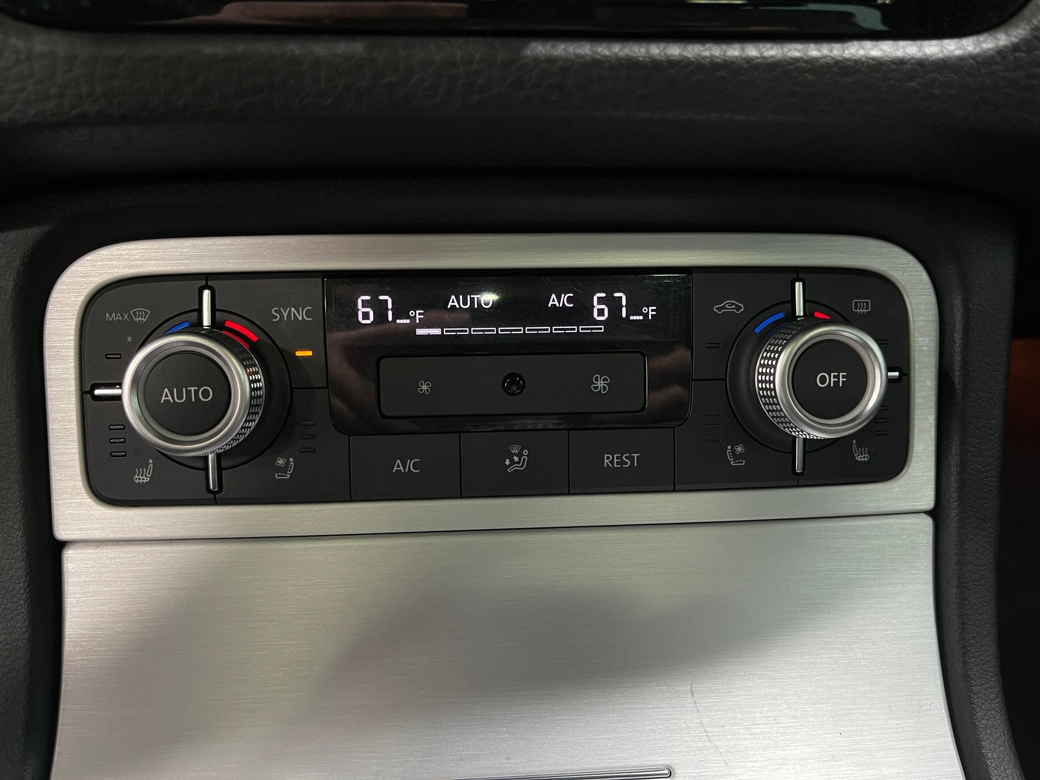 Used 2017 Volkswagen Touareg Wolfsburg Edition AWD/4WD image 26