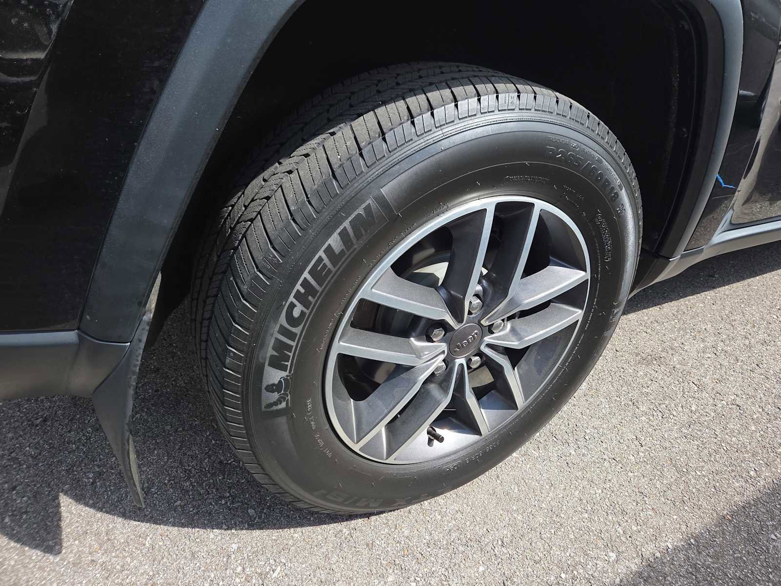 Used 2019 Jeep Grand Cherokee Limited w/ Luxury Group II image 4