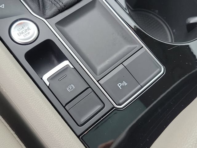 Used 2018 Volkswagen Atlas SEL FWD image 29