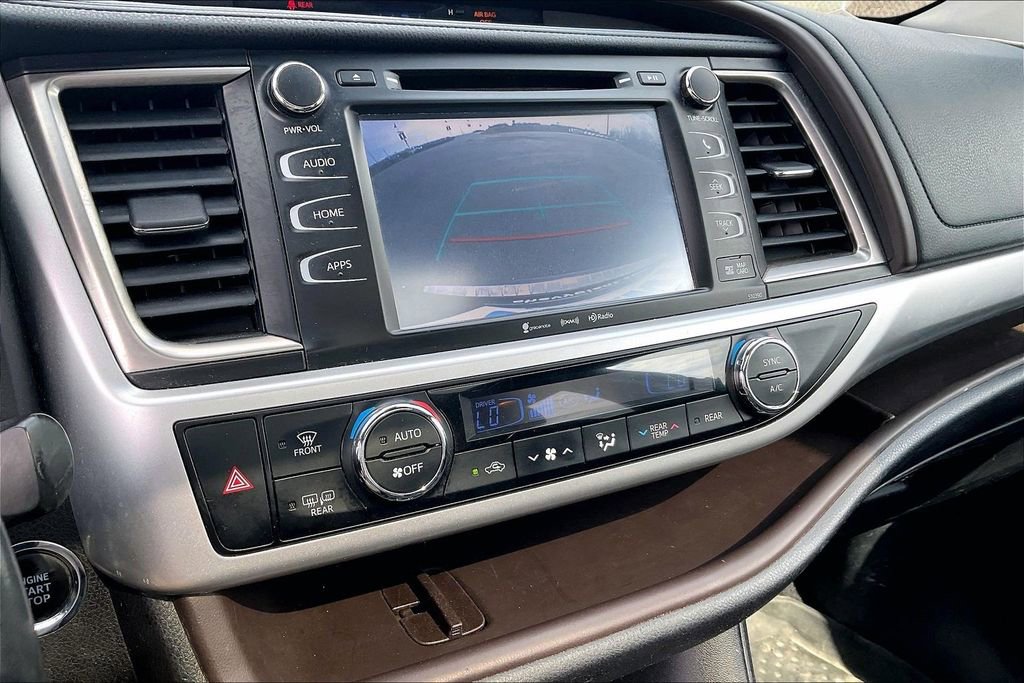 Used 2019 Toyota Highlander XLE AWD/4WD image 18