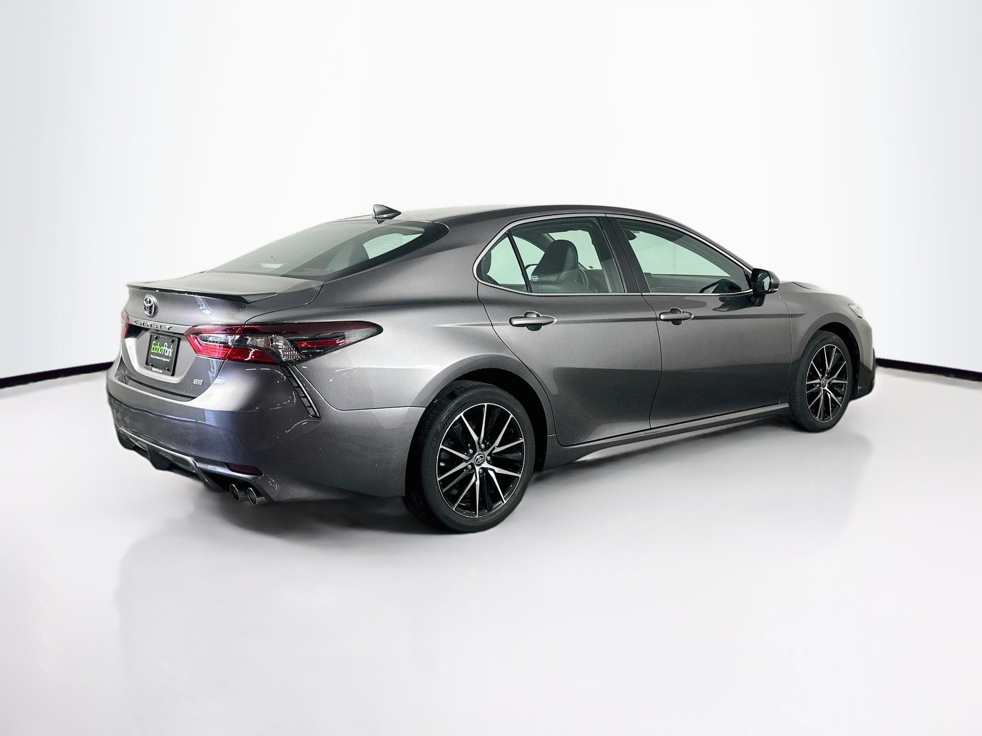 Used 2024 Toyota Camry SE FWD image 9