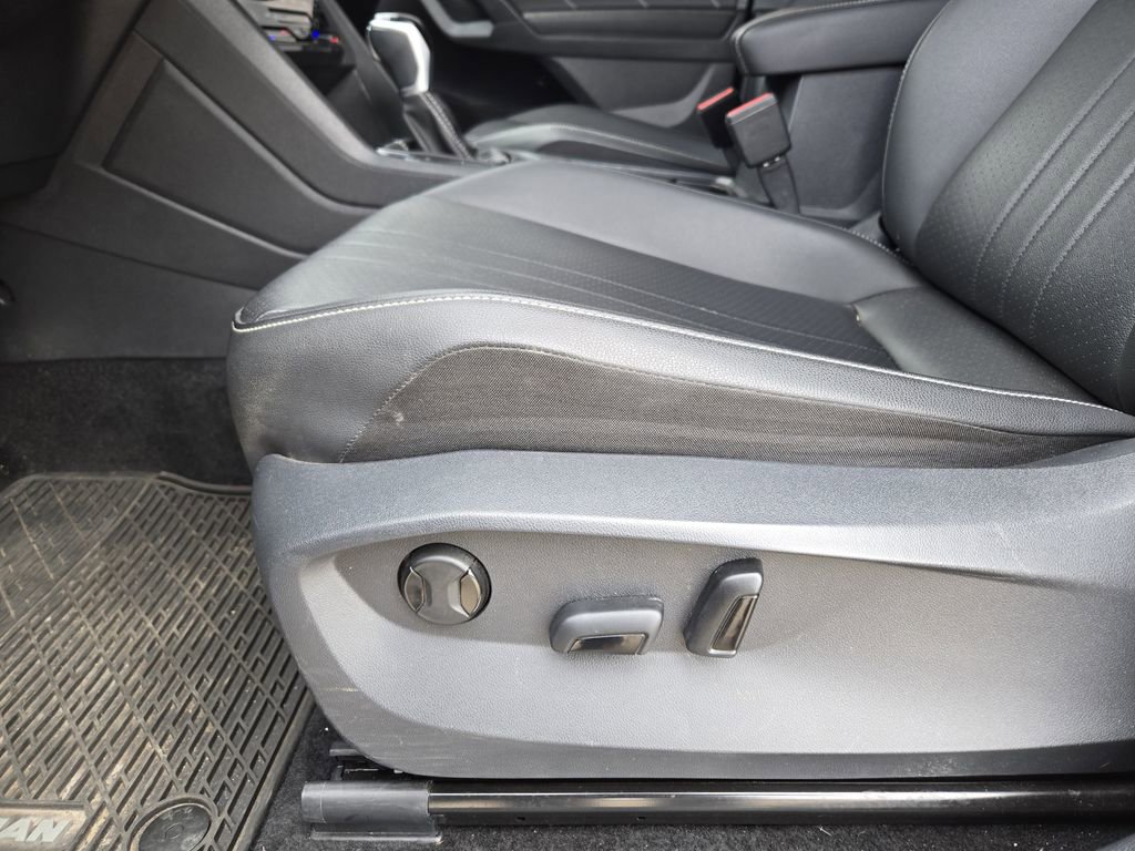 Used 2023 Volkswagen Tiguan SE R-Line image 19
