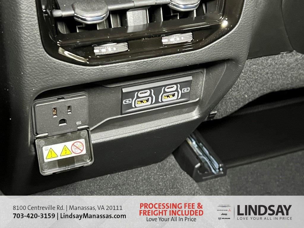 New 2025 Jeep Grand Cherokee Altitude image 20