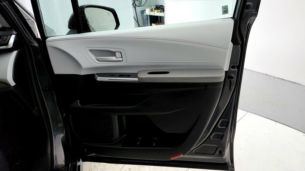 Used 2025 Toyota Sienna LE AWD/4WD image 19