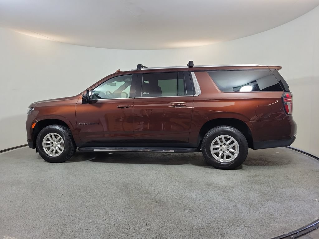 Used 2022 Chevrolet Suburban LT w/ Luxury Package RWD image 4