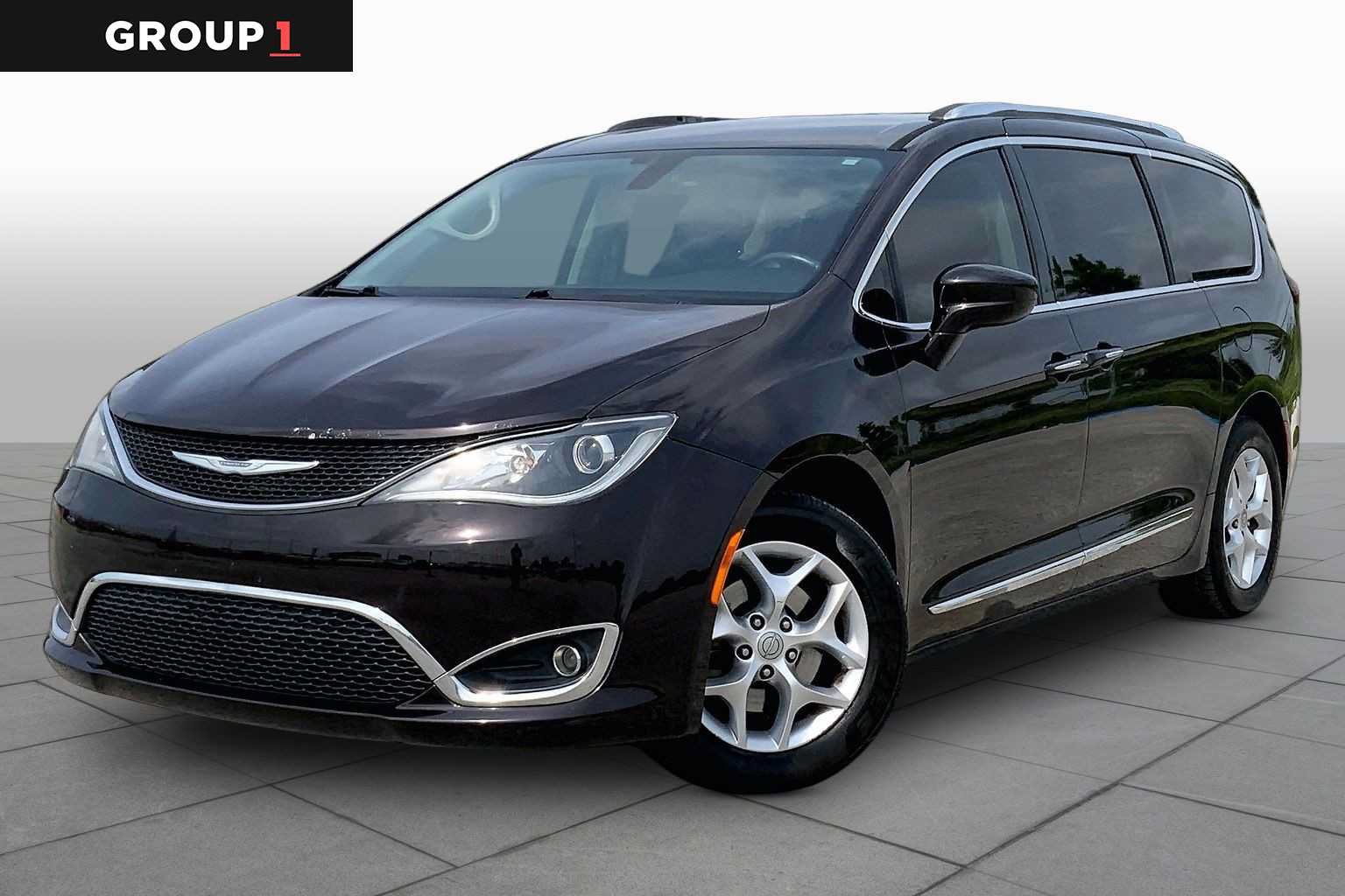 Used 2017 Chrysler Pacifica Touring-L Plus w/ Tire & Wheel Group FWD image 1